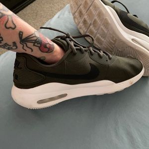 Nike size mens 8.5 womens 10
